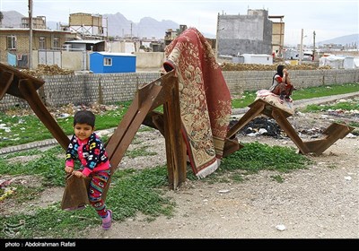 Iran's Quake-Hit Areas Still Grappling with Problems 100 Days after Quake