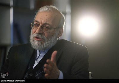  لاریجانی: روحانی غل و زنجیر ۸ ساله برجام بر دست و پای دانشمندان مملکت را باز کند 
