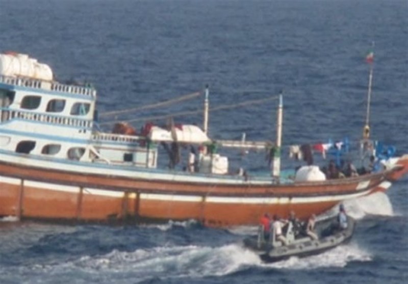 امدادرسانی ناو نیروی دریایی پاکستان به ماهیگیران ایرانی