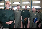 از راست: سردار محمد رحمانی فرمانده هوانیروز سپاه و سردار محمد مارانی فرمانده قرارگاه قدس جنوب شرق کشور در افتتاح مرکز آموزش هوانوردی و تعمیرات تخصصی بالگرد سپاه