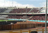 حاشیه دربی 86|دستگیری هواداران خانم پرسپولیسی و استقلالی در ورزشگاه آزادی + عکس