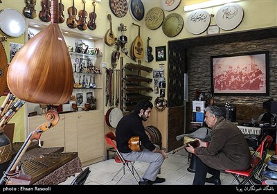 مغازه فروش آلات موسیقی ، محله بهارستان
