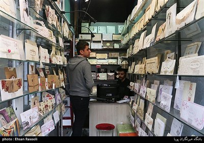 در محله بهارستان مکانی است که بورس مغازه های چاپ کارت عروسی می باشد