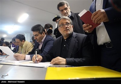 ثبت نام محسن هاشمی در پنجمین دوره انتخابات شوراهای اسلامی شهر