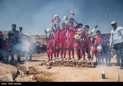برگزاری مسابقه فوتبال در کوره های آجرپزی اطراف تهران