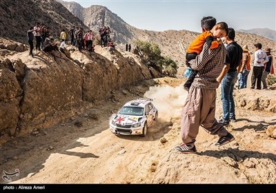 پنجمین مرحله رالی خاورمیانه که با حضور ۱۷ تیم از ۴ کشور برگزار شد ناصر العطیه از کشور قطر موفق به کسب مقام قهرمانی شد و تیم های چک و تیم سایپا ایران نیز مقام دوم و سوم را کسب کردند