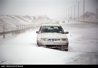 برف و کولاک در اتوبان تهران - قم