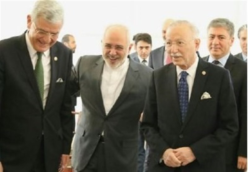 ظریف یبحث مع رئیس لجنة الشؤون الخارجیة فی البرلمان الترکی عملیة آستانة
