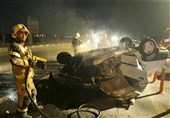 آتش گرفتن پراید پس از واژگونی در جاده خاوران + تصاویر