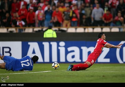  علی علیپور در دقیقه 40 بازی داخل محوطه جریمه توسط دروازه‌بان الوصل متوقف شد تا داور اعلام ضربه پنالتی کند.