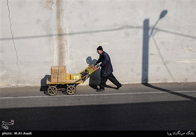 حمل بار با گاری در این محله زیاد به چشم میخورد