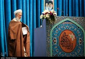حجت‌الاسلام کاظم صدیقی هنگام ورود به جایگاه نماز جمعه تهران