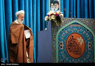 حجت‌الاسلام کاظم صدیقی هنگام ورود به جایگاه نماز جمعه تهران