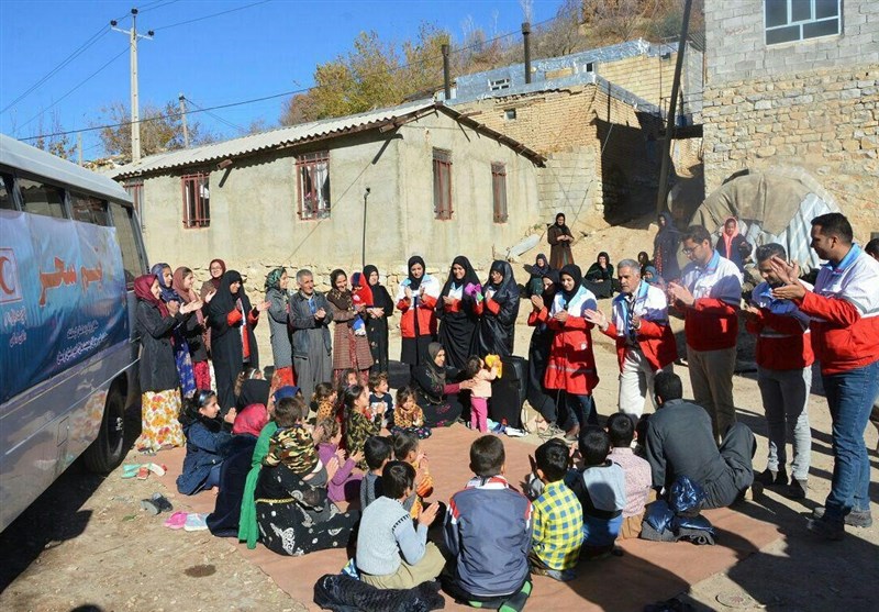 خرم‌آباد|تیم حمایت روانی هلال احمر لرستان به مناطق زلزله‌زده کرمانشاه اعزام شد