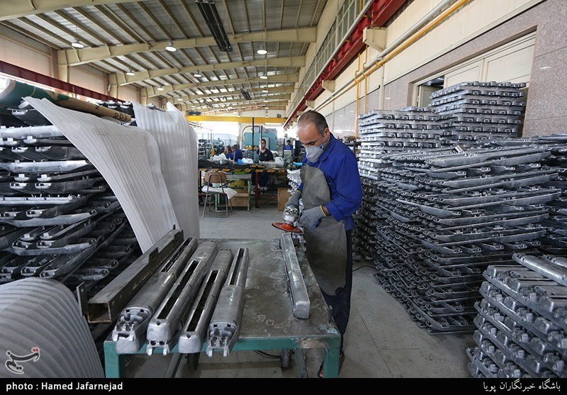 اصفهان| تولیدکنندگان به جای کارخانه‌داری &quot;انبارداری&quot; می‌کنند