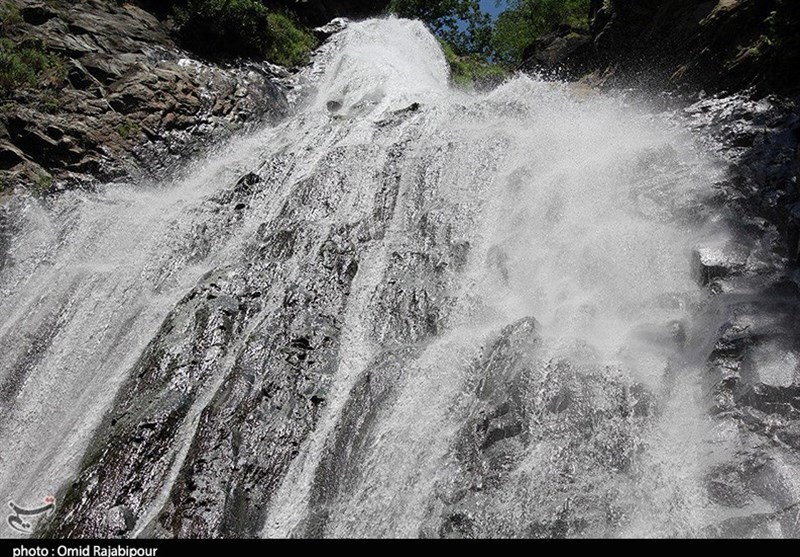 گیلان| «میلاش» آبشاری سحرانگیز در جنگل‌های انبوه اشکورات گیلان + تصاویر