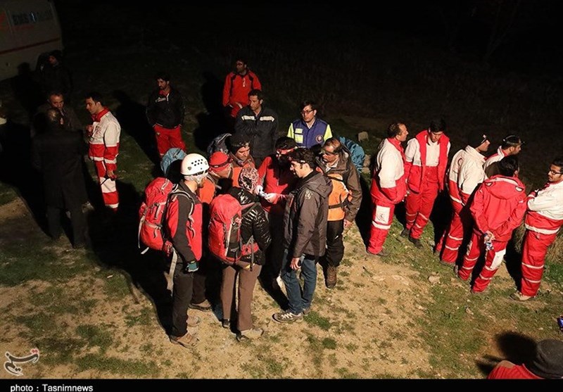 شهرکرد| گروه‌های امدادگر در منطقه سقوط هواپیما + تصاویر