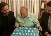 محمدعلی کشاورز سالنامه تئاتر 97 را امضا کرد