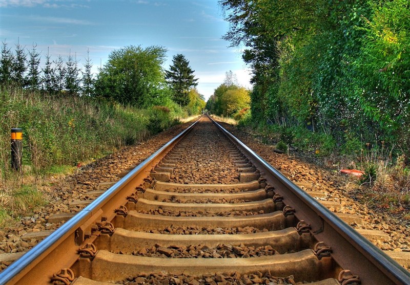 آغاز عملیات ریل‌گذاری راه آهن رشت- کاسپین- انزلی؛ کشور در مسیر توسعه حرکت می‌کند