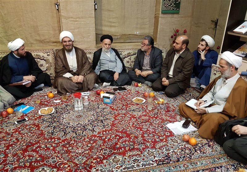 کرمانشاه| کمک‌های مردمی به زلزله‌زدگان با محوریت مساجد ادامه داشته باشد