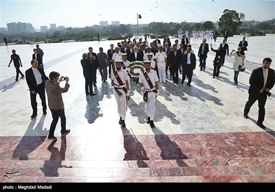 ایرانی وزیرخارجہ محمد جواد ظریف کی مزار قائد پر حاضری