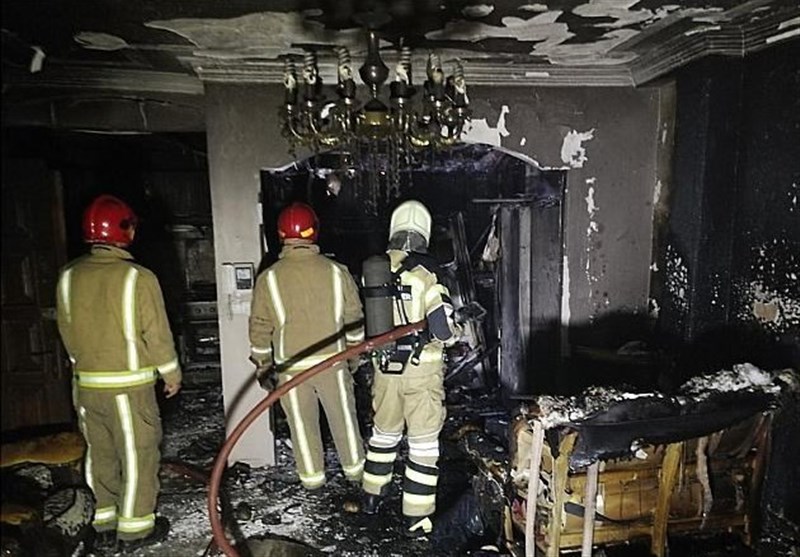 نجات 15 نفر از ساکنان محبوس شده در میان دود و آتش آپارتمان + تصاویر