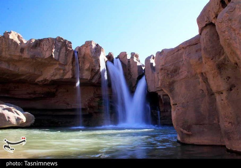لرستان| آبشار افرینه پلدختر؛ تماشای تلاقی آب در دل سنگ و صخره + تصاویر