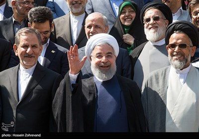 حسن روحانی ، رئیس جمهور در آخرین جلسه هیئت دولت در سال 9696