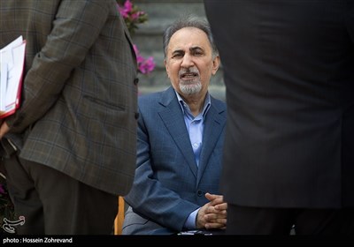 محمد علی نجفی شهردار تهران در آخرین جلسه هیئت دولت در سال 96