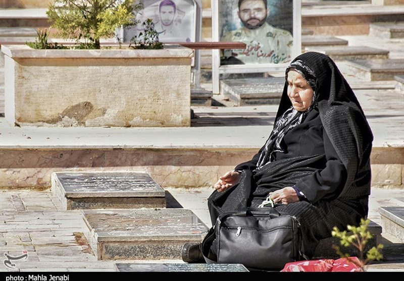 کرمان| گلزار شهدای کرمان یک روز مانده به نوروز به‌روایت تصویر
