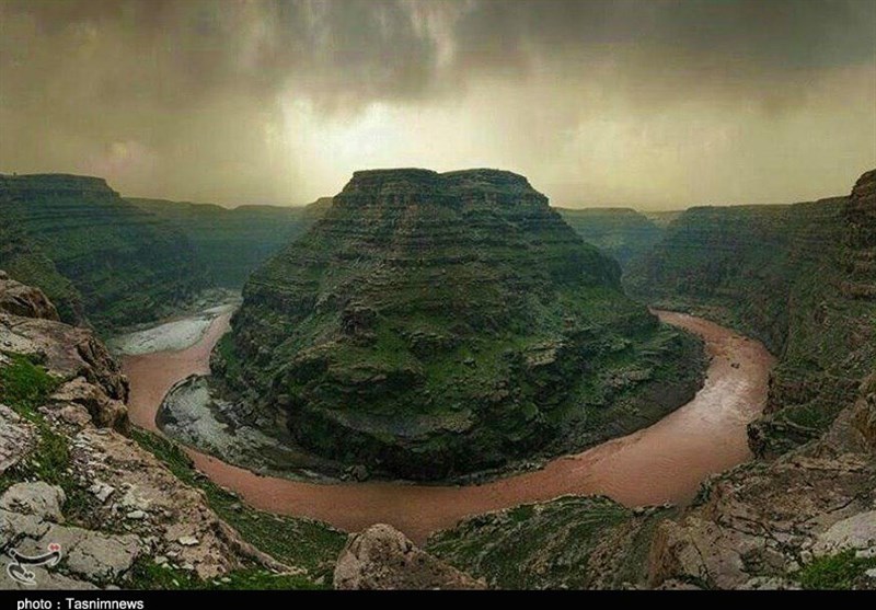 Khazineh Valley: A Marvel of Nature in Iran&apos;s Lorestan