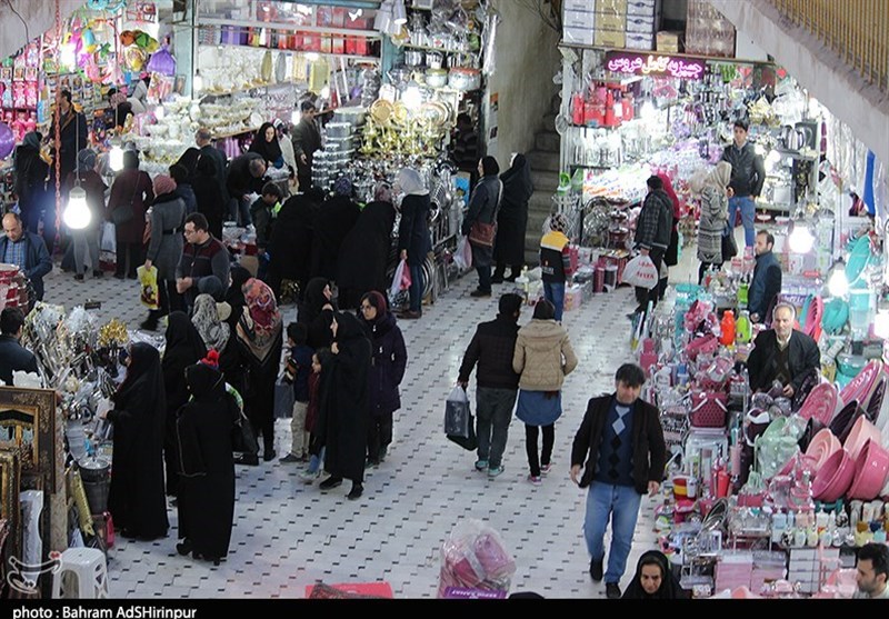 بازار شب عید همدان از رکود خارج شد