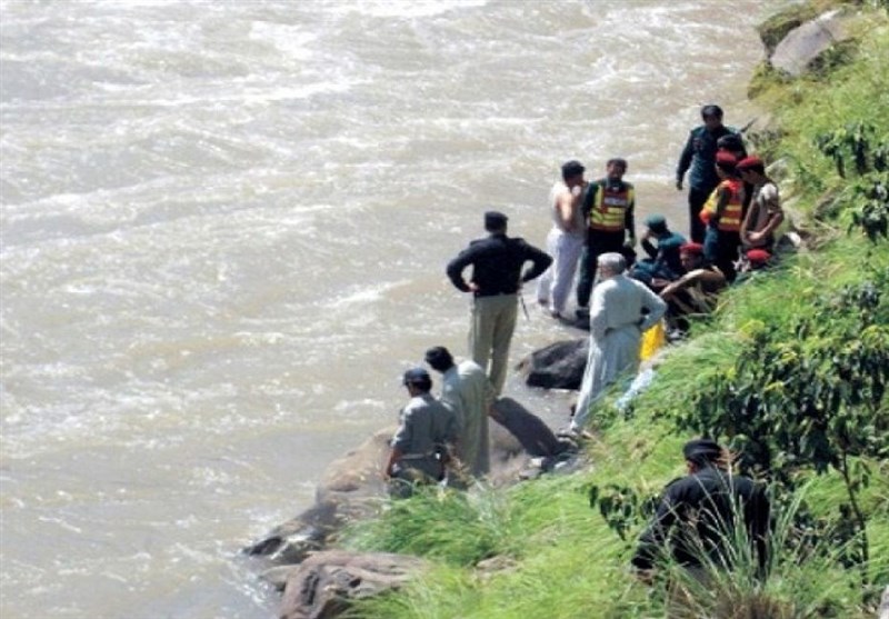 آزاد کشمیر: جیپ دریا میں گرنے سے 9 افراد جاں بحق