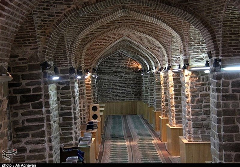 ارومیه| شکوه درهم‌آمیختگی آجر و سنگ در تاریخی‌ترین مسجد ارومیه+تصاویر