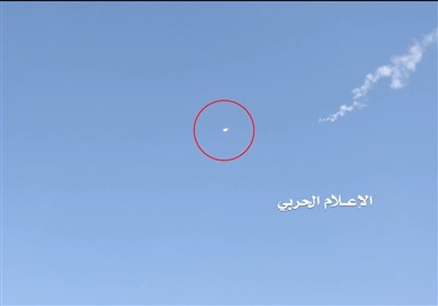 بالفیدیو: الدفاعات الجویة الیمنیة تصیب طائرة F15 السعودیة فی سماء صعدة