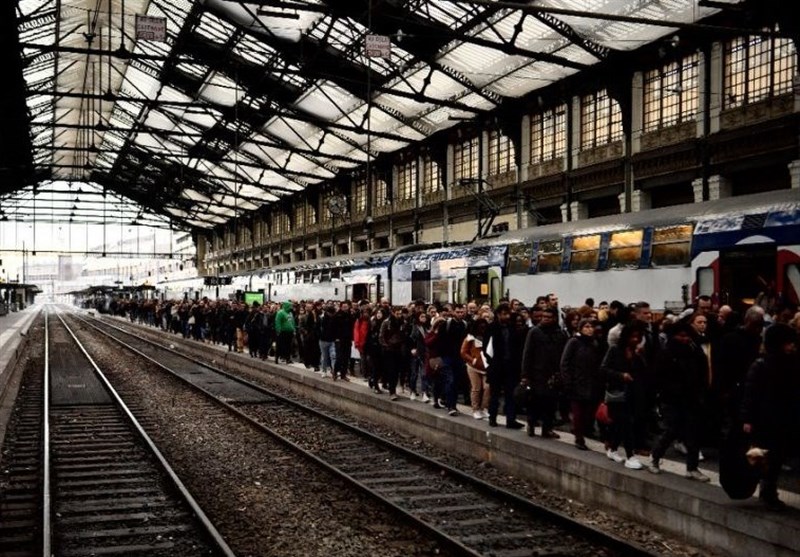 French Rail Unions in Show Down with Macron in Rolling Strike