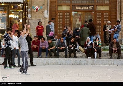 مسافرین نوروزی در میدان امام اصفهان