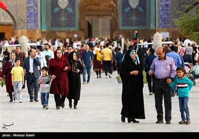 مسافرین نوروزی در میدان امام اصفهان