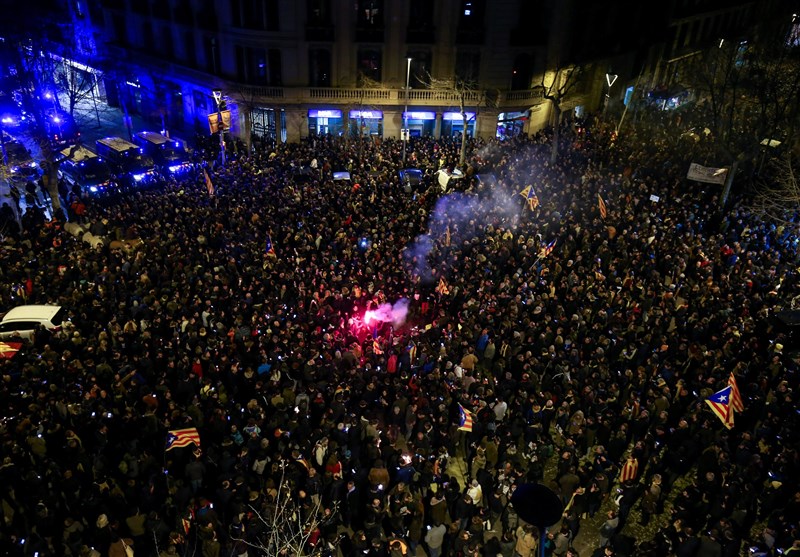 Dozens Hurt in Barcelona Clashes after Spanish Court Detains Catalan Politicians - Other Media ...