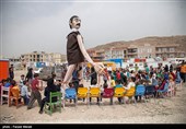 عروسکها برای کودکان مناطق زلزلهزده کرمانشاه شادپیمایی میکنند