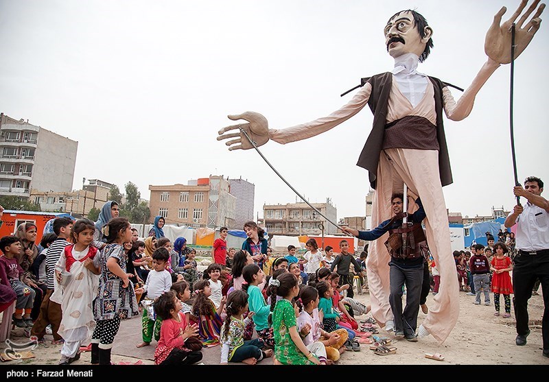 عروسک‌ها برای کودکان مناطق زلزله‌زده استان کرمانشاه به حرکت در می‌آیند