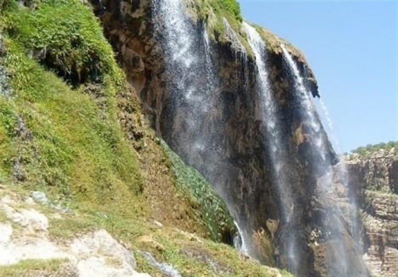دلربایی عروس آبشارهای ایران از ارتفاع 40 متری بر شانه‌های کوه در کهگیلویه و بویراحمد + فیلم