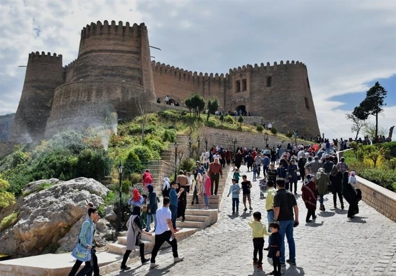 لرستان| توقف استحکام‌بخشی قلعه فلک الافلاک به این بنای جهانی آسیب می‌زند