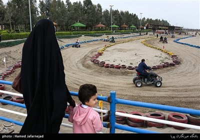 مسافران نوروزی در پیست موتور چهارچرخ - بابلسر