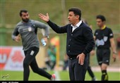 اصفهان| قلعه‌نویی: باید از تیم‌های دیگر بازیکن قرض بگیریم تا تعویض کنیم/ ایمانی از وقتی به ذوب‌آهن آمده مصدوم بوده است