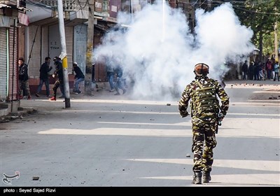 ادامه درگیری مردم کشمیر با پلیس هند