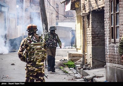 ادامه درگیری مردم کشمیر با پلیس هند