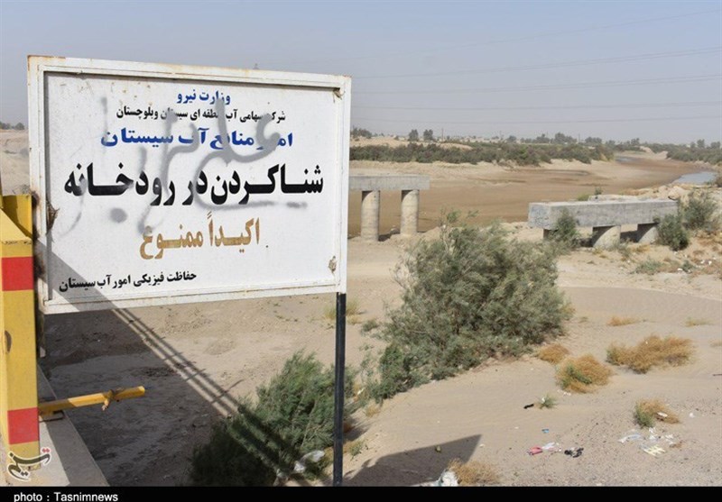 بحران آب ایران| سوء‌مدیریت 130 هزار هکتار از اراضی حومه هیرمند را در آتش بی تدبیری سوزاند