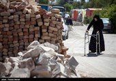 کرمانشاه| روایتی از مشکلات زلزله‌زدگان ساکن در &quot;قبرستان&quot;؛ از نبود وسایل سرمایشی تا روند کُند بازسازی منازل+ فیلم‌