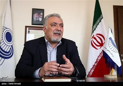 آقای وزیر صنعت، درددل این صنعتگر را بشنوید: چرا تولیدکننده ممنوع الخروج و اختلاسگر آزاد است؟ + فیلم آقای وزیر صنعت، درددل این صنعتگر را بشنوید: چرا تولیدکننده ممنوع الخروج و اختلاسگر آزاد است؟ + فیلم